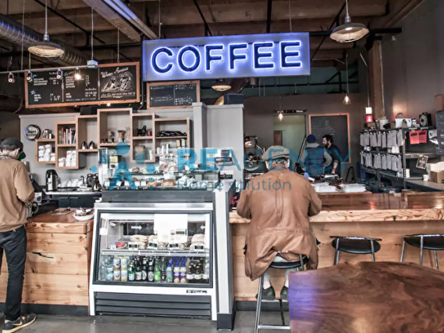 Immagine 5 di Attività commerciale in vendita  a Vicenza