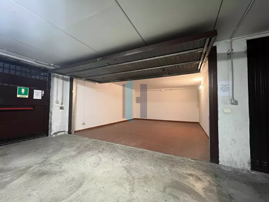 Immagine 3 di Garage in vendita  a Brescia
