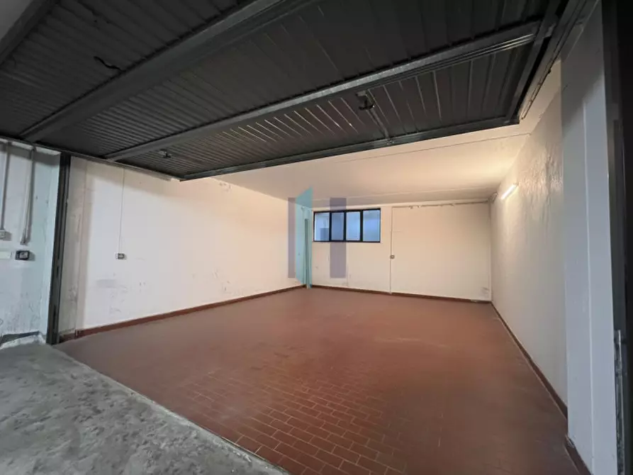 Immagine 5 di Garage in vendita  a Brescia