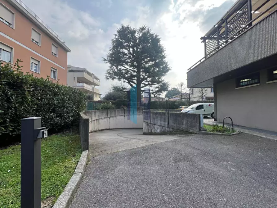 Immagine 6 di Garage in vendita  a Brescia