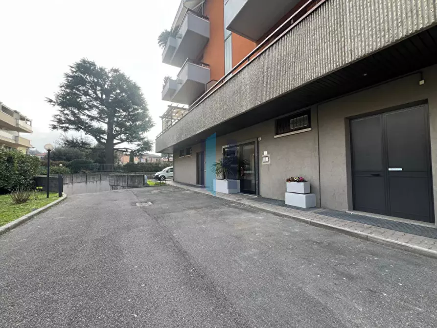 Immagine 8 di Garage in vendita  a Brescia