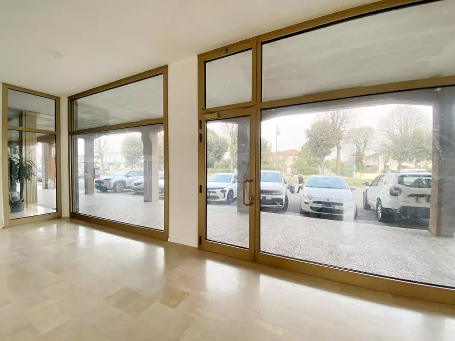 Immagine 1 di Negozio in affitto  in Via Postumia Centro a San Biagio Di Callalta