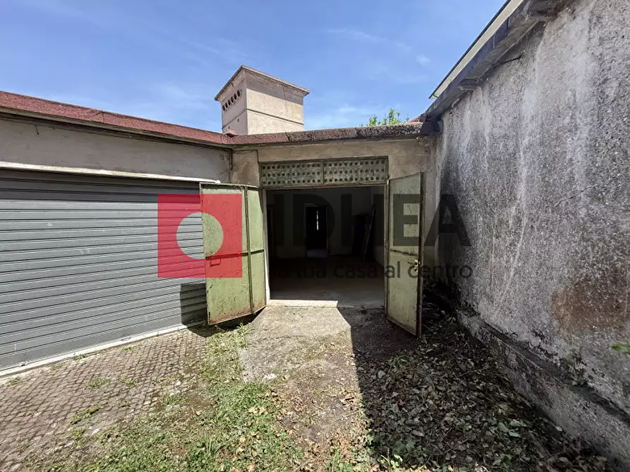 Immagine 2 di Garage in vendita  in VICOLO FRATELLI BANDIERA a Treviso