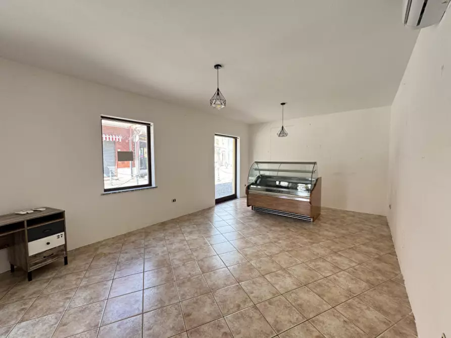 Immagine 5 di Negozio in affitto  in Corso Vittorio Emanuele 83/a a Pula