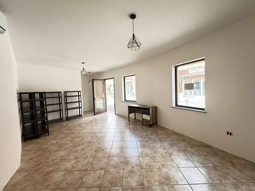 Immagine 6 di Negozio in affitto  in Corso Vittorio Emanuele 83/a a Pula