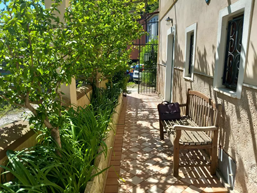 Immagine 4 di Appartamento in vendita  in Via Santuario a Savona