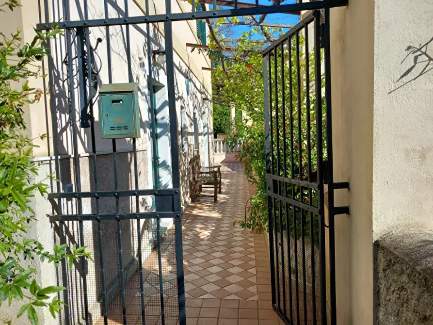 Immagine 7 di Appartamento in vendita  in Via Santuario a Savona