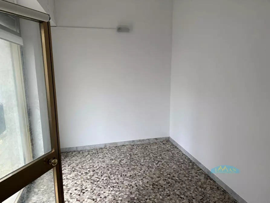 Immagine 3 di Ufficio in vendita  in Via Firenze a Ceglie Messapico