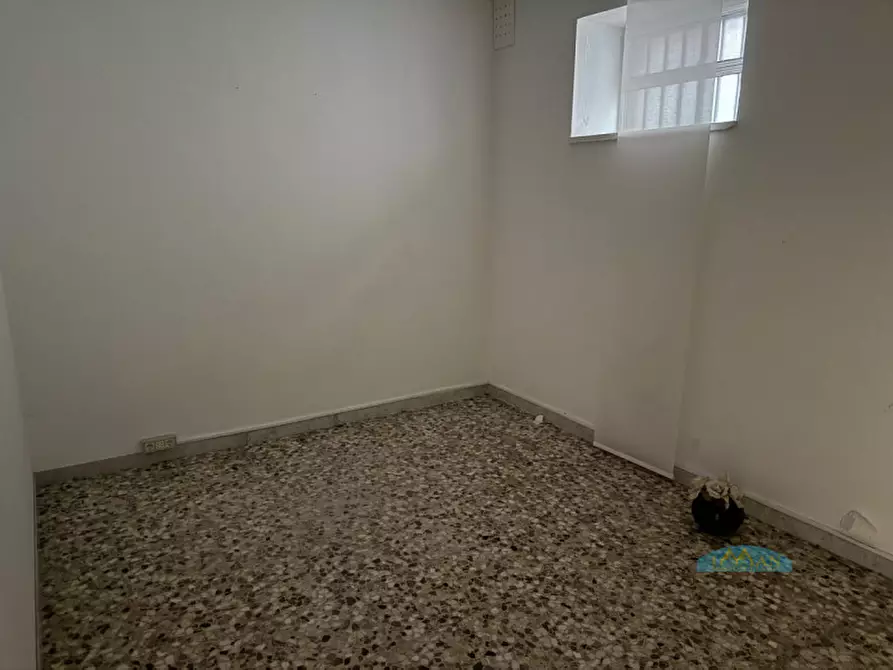 Immagine 4 di Ufficio in vendita  in Via Firenze a Ceglie Messapico