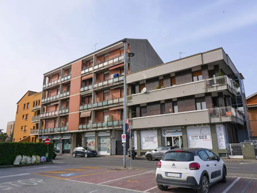 Immagine 2 di Appartamento in vendita  in Via Trento e Trieste 22 a Biassono