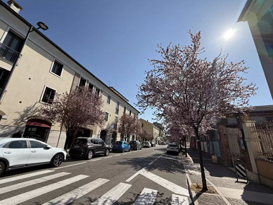 Immagine 1 di Garage in vendita  in Piazzetta Padre Pio a Legnago