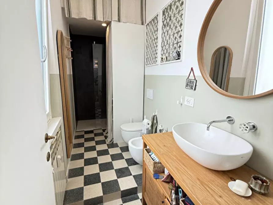 Immagine 10 di Appartamento in vendita  in Via delle sette chiese a Roma