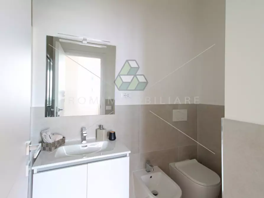 Immagine 11 di Appartamento in vendita  in Via Umberto Saba a Roma