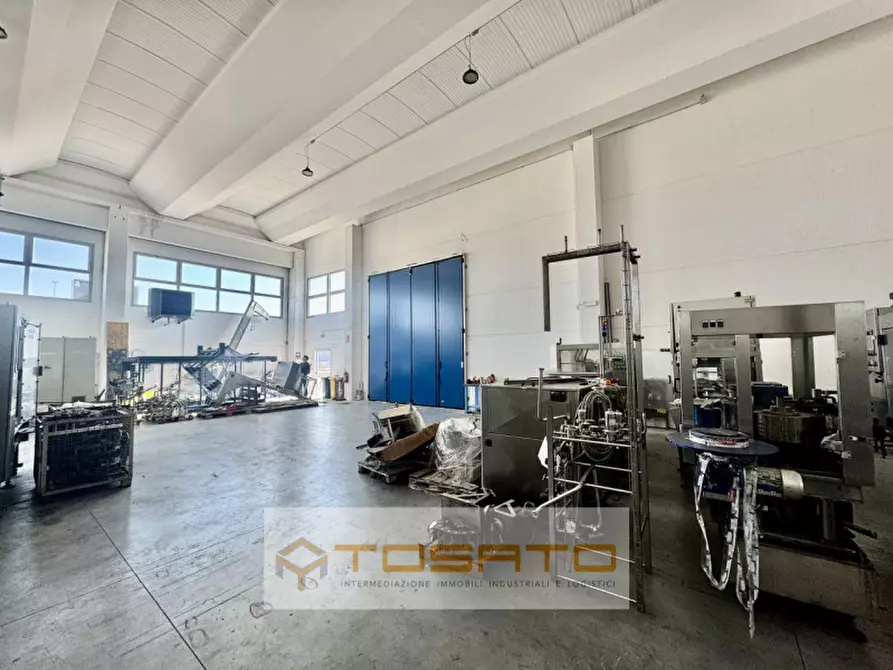 Immagine 1 di Capannone industriale in affitto  a Mozzecane