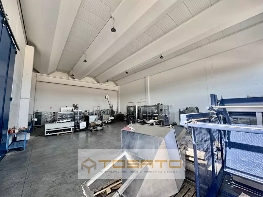 Immagine 4 di Capannone industriale in affitto  a Mozzecane