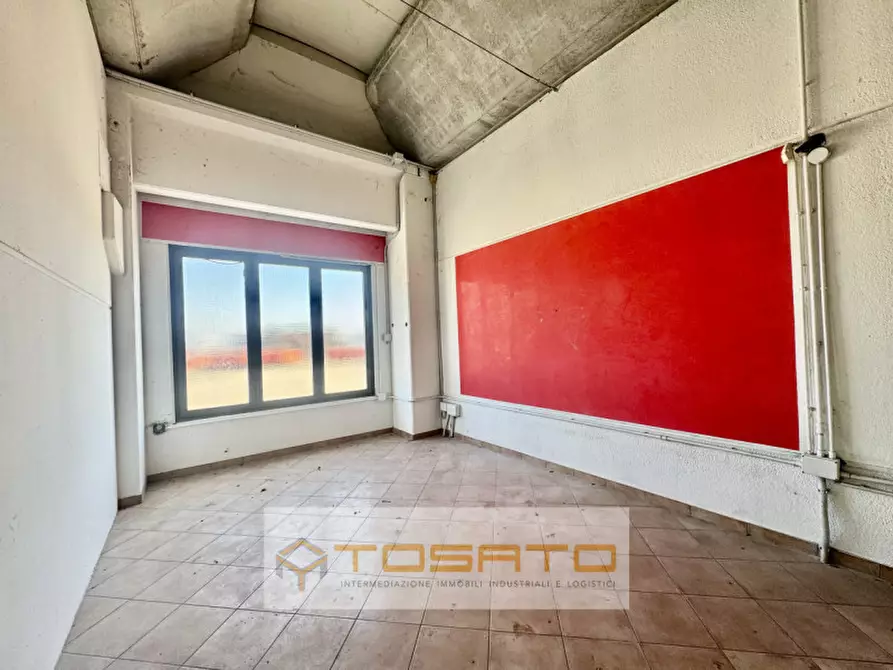 Immagine 10 di Capannone industriale in affitto  a Mozzecane