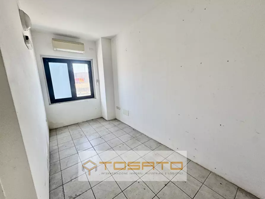 Immagine 12 di Capannone industriale in affitto  a Mozzecane