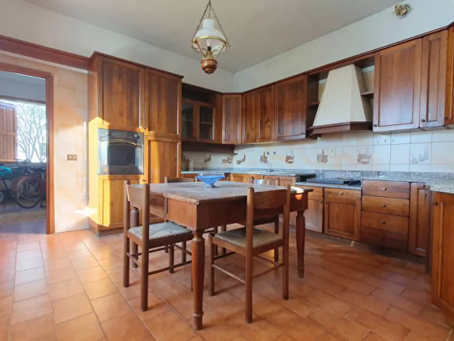 Immagine 4 di Villa in vendita  in VIA BARBIERI a Novi Di Modena