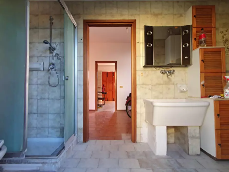 Immagine 13 di Villa in vendita  in VIA BARBIERI a Novi Di Modena