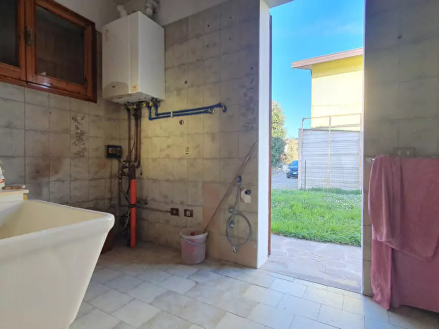 Immagine 14 di Villa in vendita  in VIA BARBIERI a Novi Di Modena