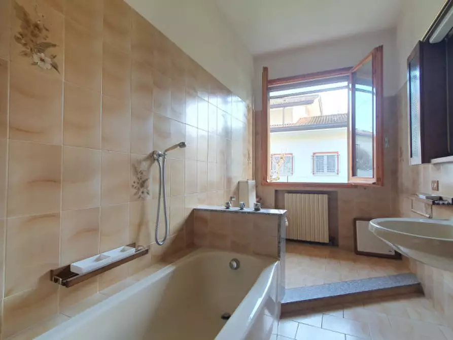 Immagine 23 di Villa in vendita  in VIA BARBIERI a Novi Di Modena