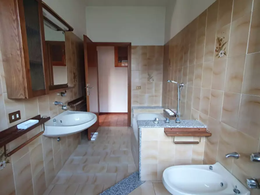 Immagine 23 di Villa in vendita  in VIA BARBIERI a Novi Di Modena