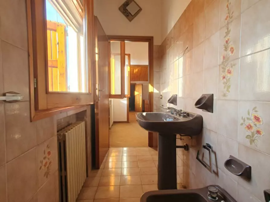 Immagine 30 di Villa in vendita  in VIA BARBIERI a Novi Di Modena