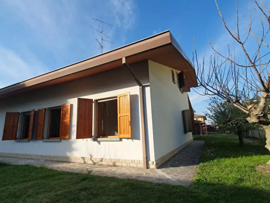 Immagine 39 di Villa in vendita  in VIA BARBIERI a Novi Di Modena