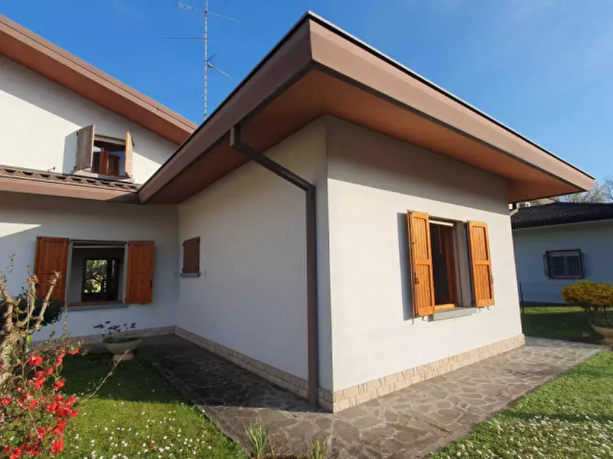 Immagine 40 di Villa in vendita  in VIA BARBIERI a Novi Di Modena