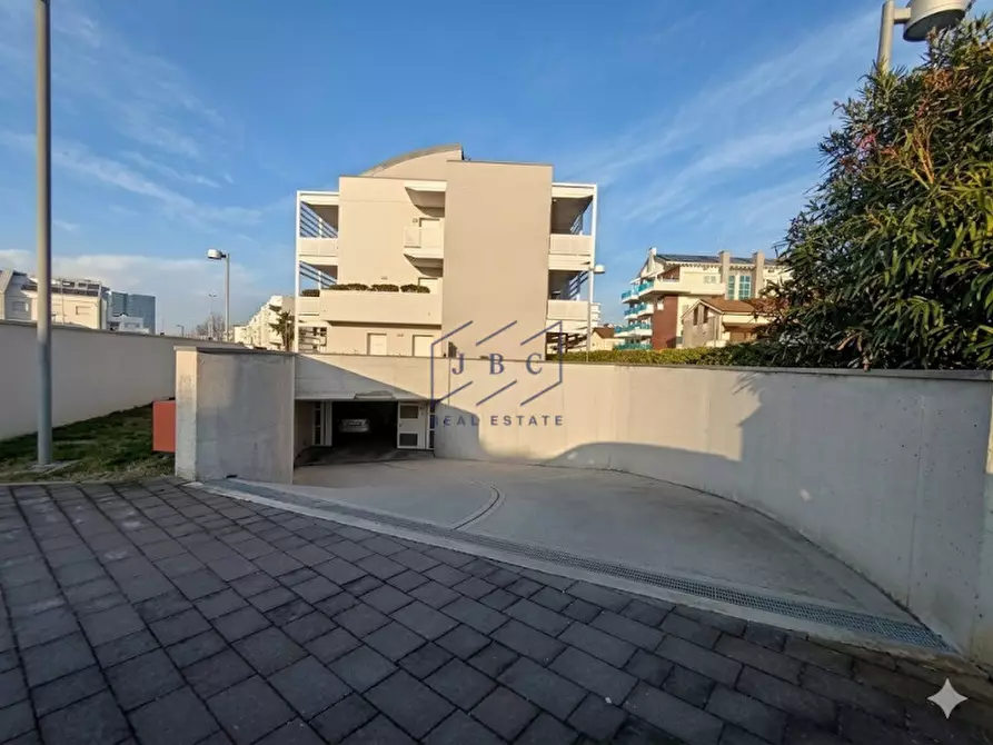 Immagine 1 di Garage in vendita  in Via Aquileia, 2 a Jesolo