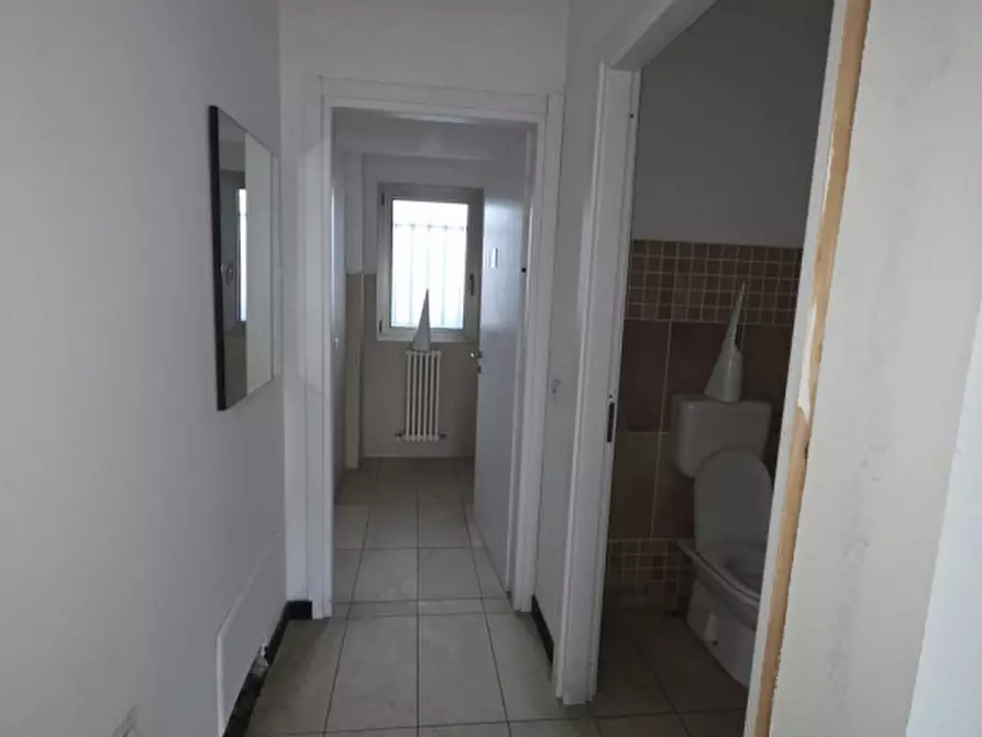 Immagine 13 di Negozio in vendita  in via Aldo Moro 369 a Olbia