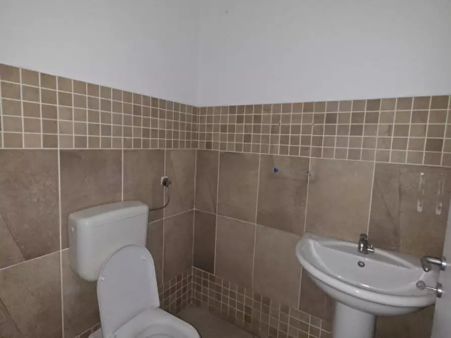 Immagine 15 di Negozio in vendita  in via Aldo Moro 369 a Olbia