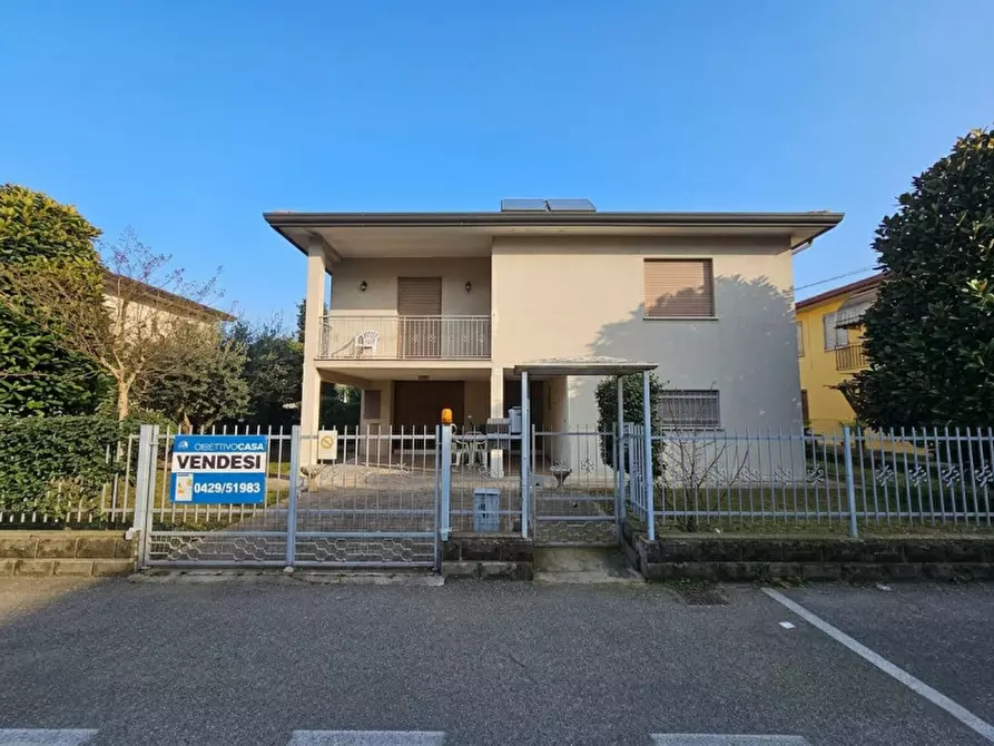 Immagine 1 di Casa indipendente in vendita  in Via Cima da Conegliano a Este