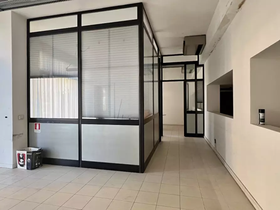 Immagine 2 di Negozio in affitto  in Via dei Cappuccini a Vicenza