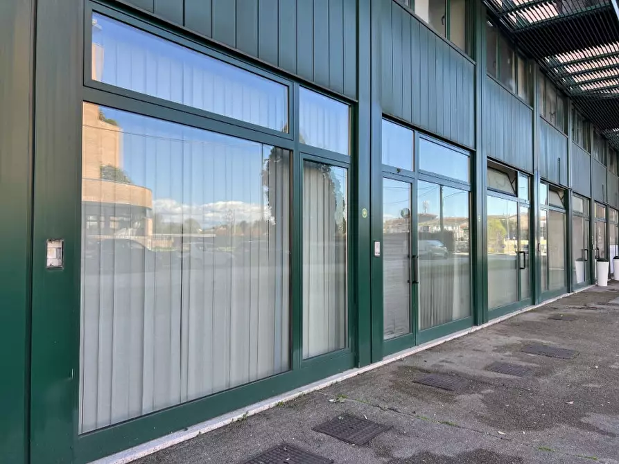 Immagine 14 di Negozio in affitto  in Via dei Cappuccini a Vicenza