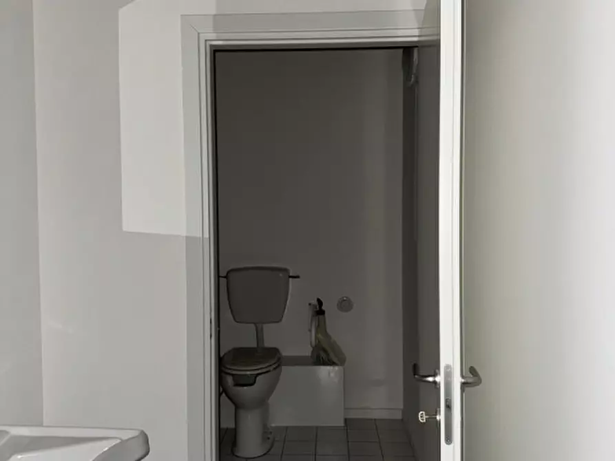 Immagine 11 di Negozio in affitto  in via giacomo matteotti a Este