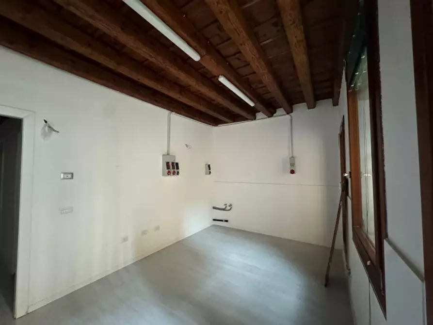 Immagine 13 di Negozio in affitto  in via giacomo matteotti a Este
