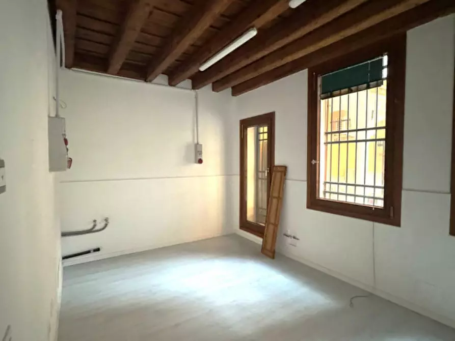 Immagine 14 di Negozio in affitto  in via giacomo matteotti a Este