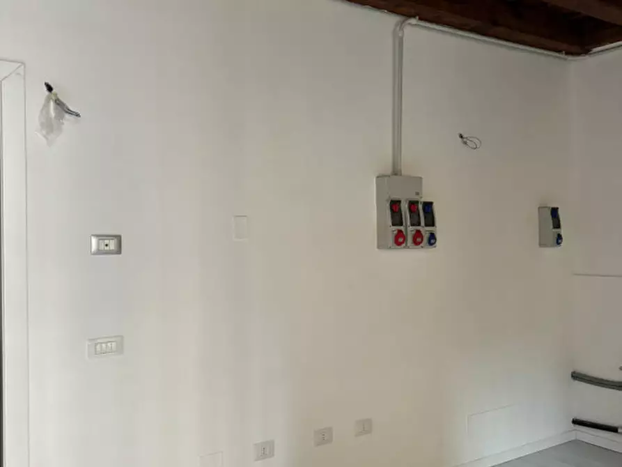 Immagine 15 di Negozio in affitto  in via giacomo matteotti a Este