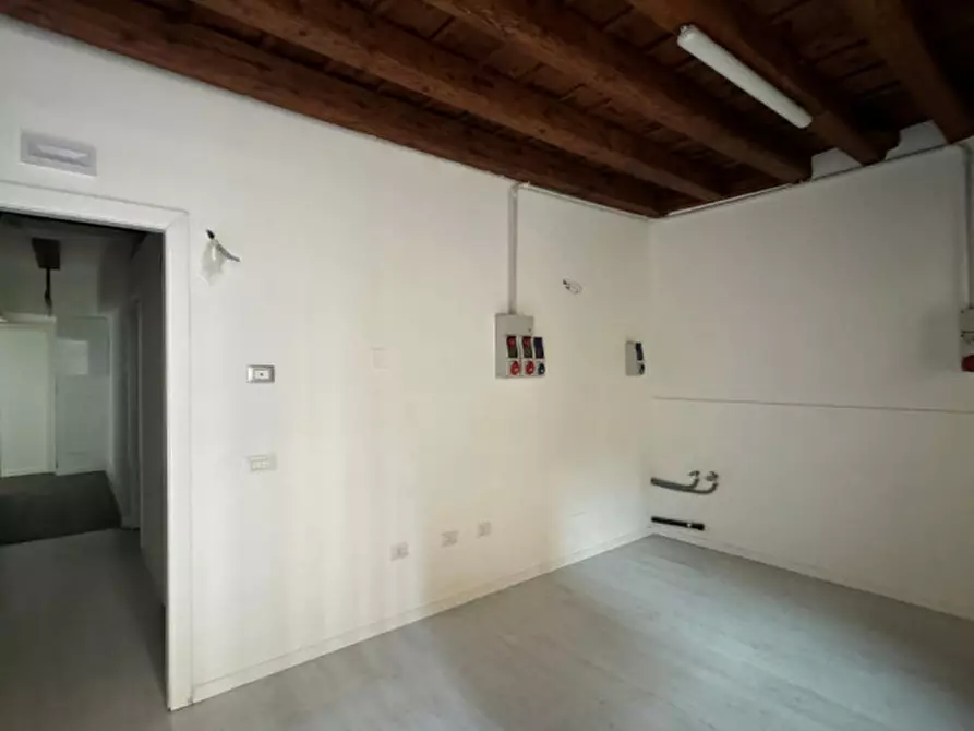 Immagine 16 di Negozio in affitto  in via giacomo matteotti a Este