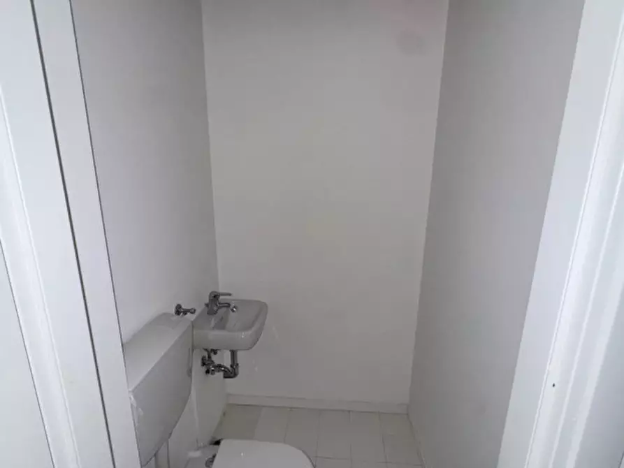 Immagine 17 di Negozio in affitto  in via giacomo matteotti a Este