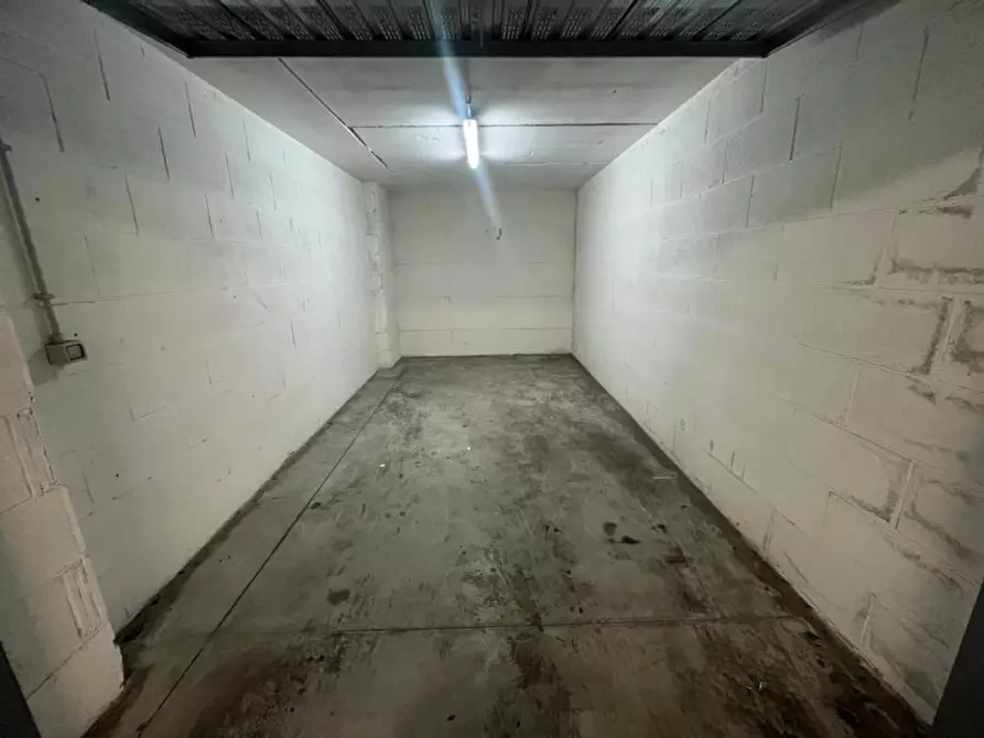 Immagine 3 di Garage in affitto  in Via Gregorio Settimo a Roma