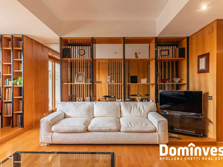 Immagine 4 di Appartamento in vendita  in Lungotevere Flaminio a Roma