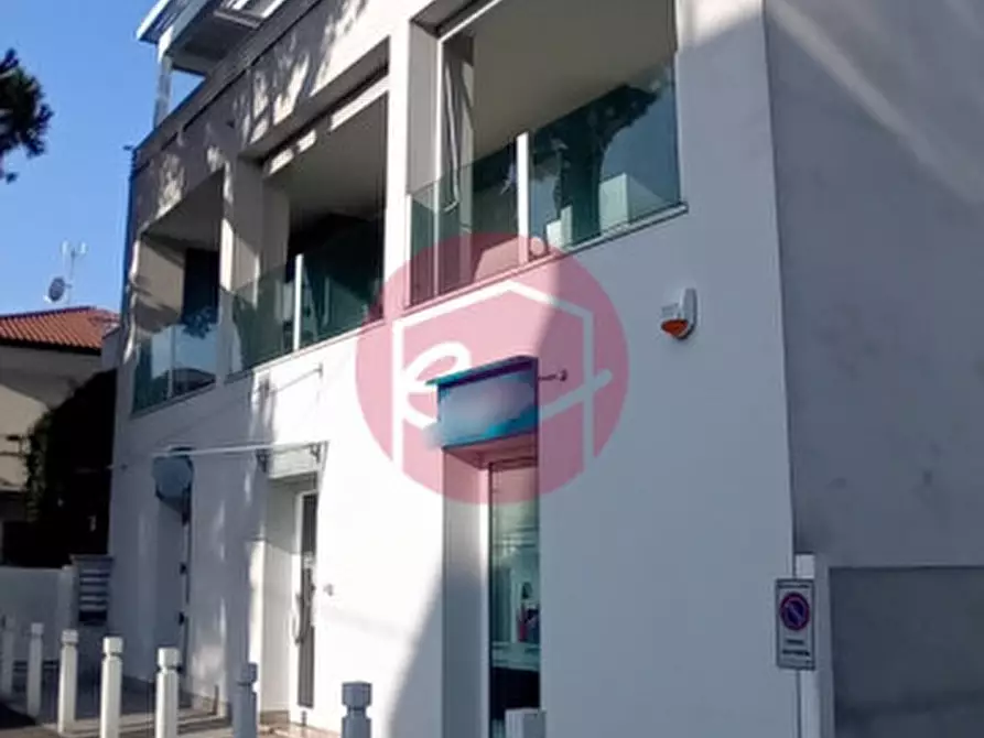 Immagine 2 di Ufficio in vendita  a Rimini