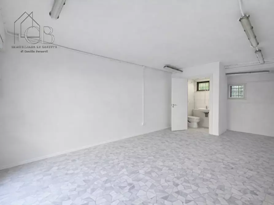 Immagine 2 di Negozio in vendita  in Via Jacopo Crescini a Padova