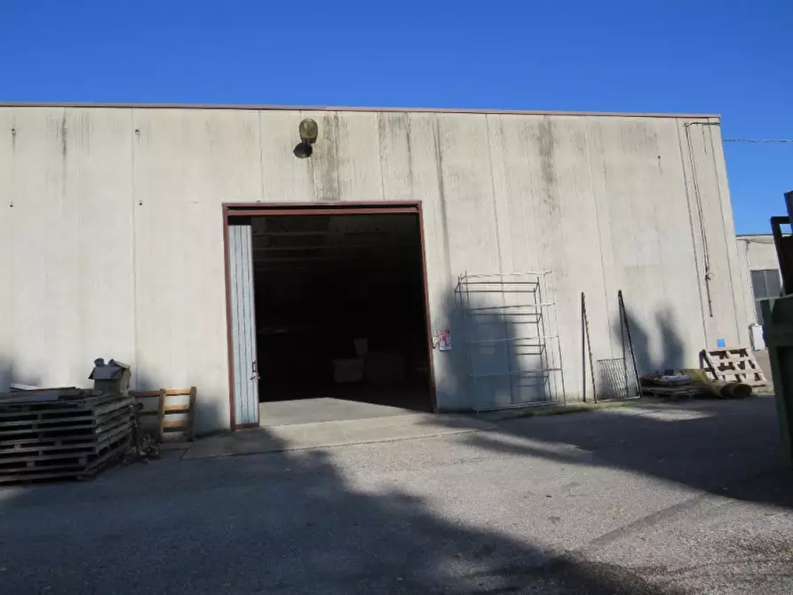 Immagine 2 di Laboratorio in vendita  in Via More 3 a Bovolone