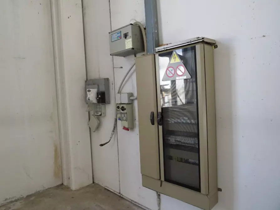 Immagine 7 di Laboratorio in vendita  in Via More 3 a Bovolone