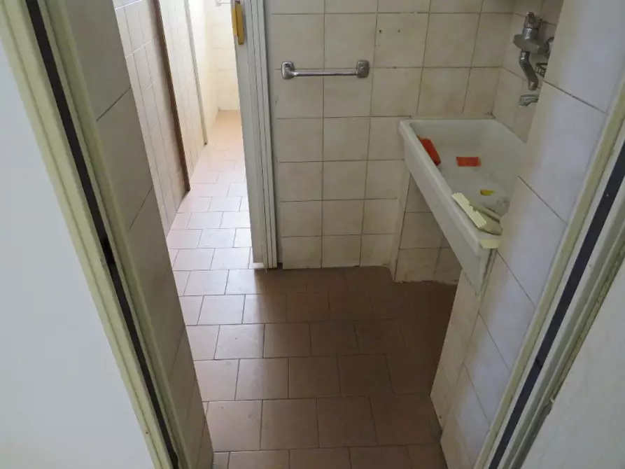 Immagine 32 di Laboratorio in vendita  in Via More 3 a Bovolone