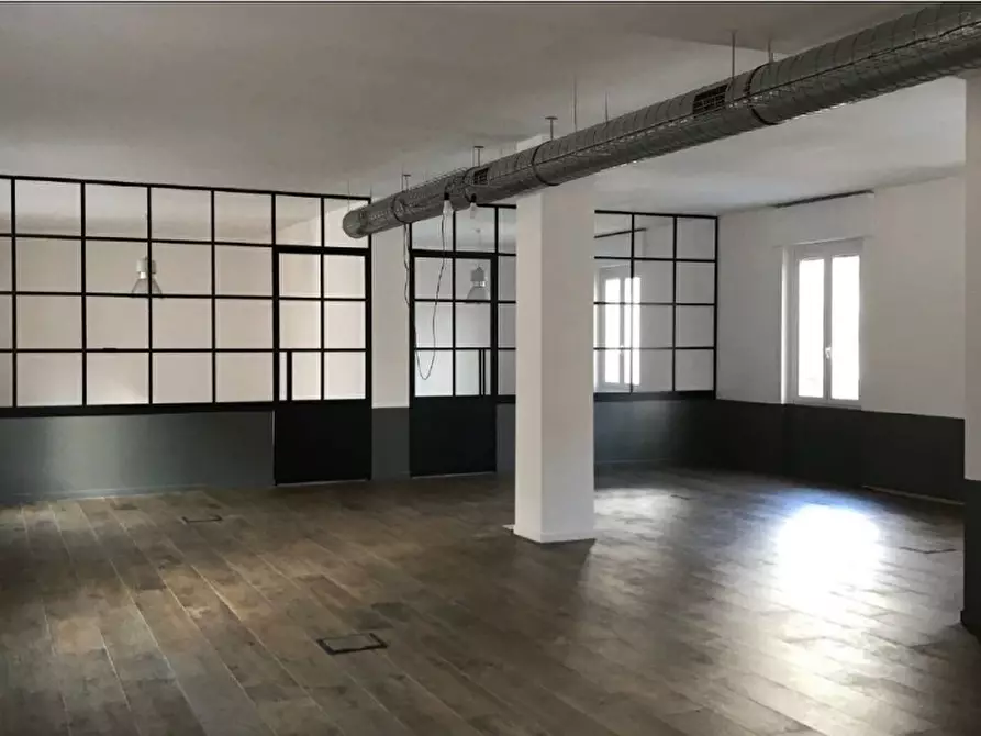 Immagine 1 di Palazzo in affitto  in Via Giovanni da Castel Bolognese a Roma