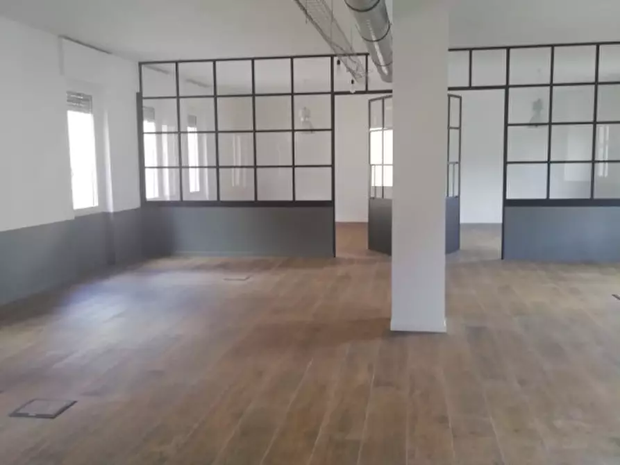 Immagine 5 di Palazzo in affitto  in Via Giovanni da Castel Bolognese a Roma